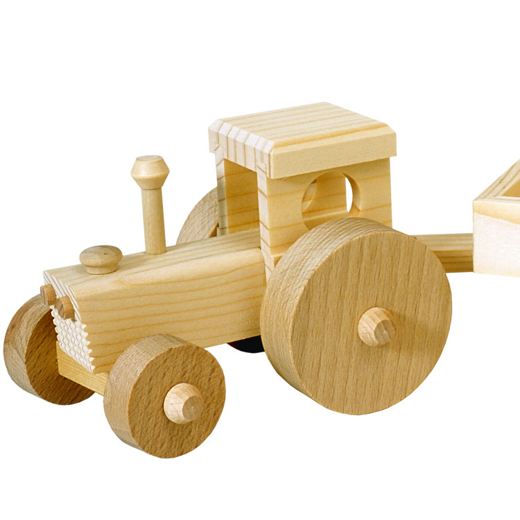 Traktor aus holz hergestellt im erzgebirge